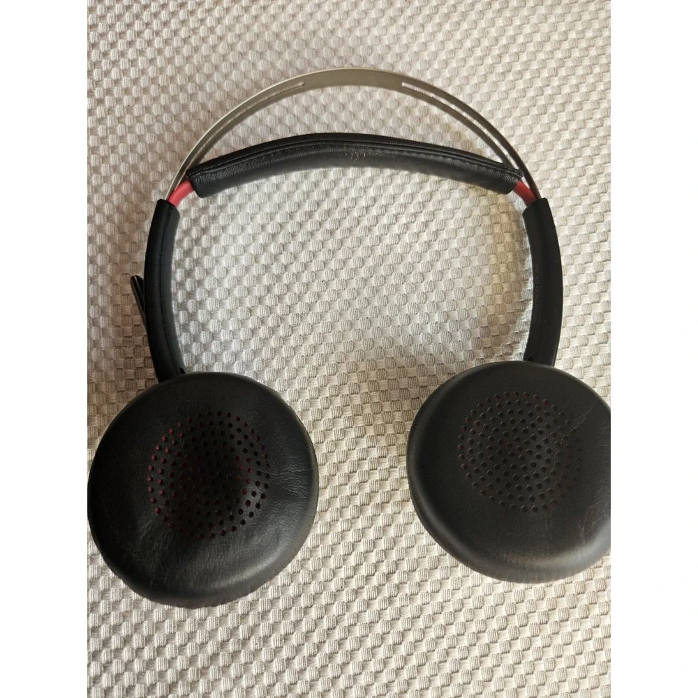 Plantronics Voyager Focus UC Active Noise Canceling On-Ear Headset (Set And Case